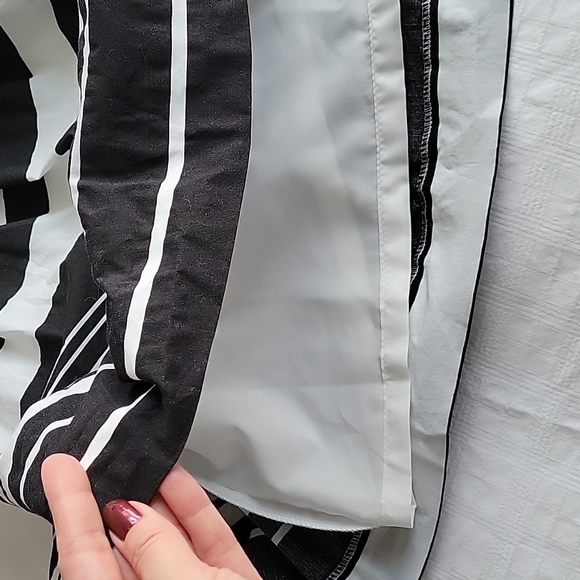 Banana Republic B&W dress - Picture 6 of 8